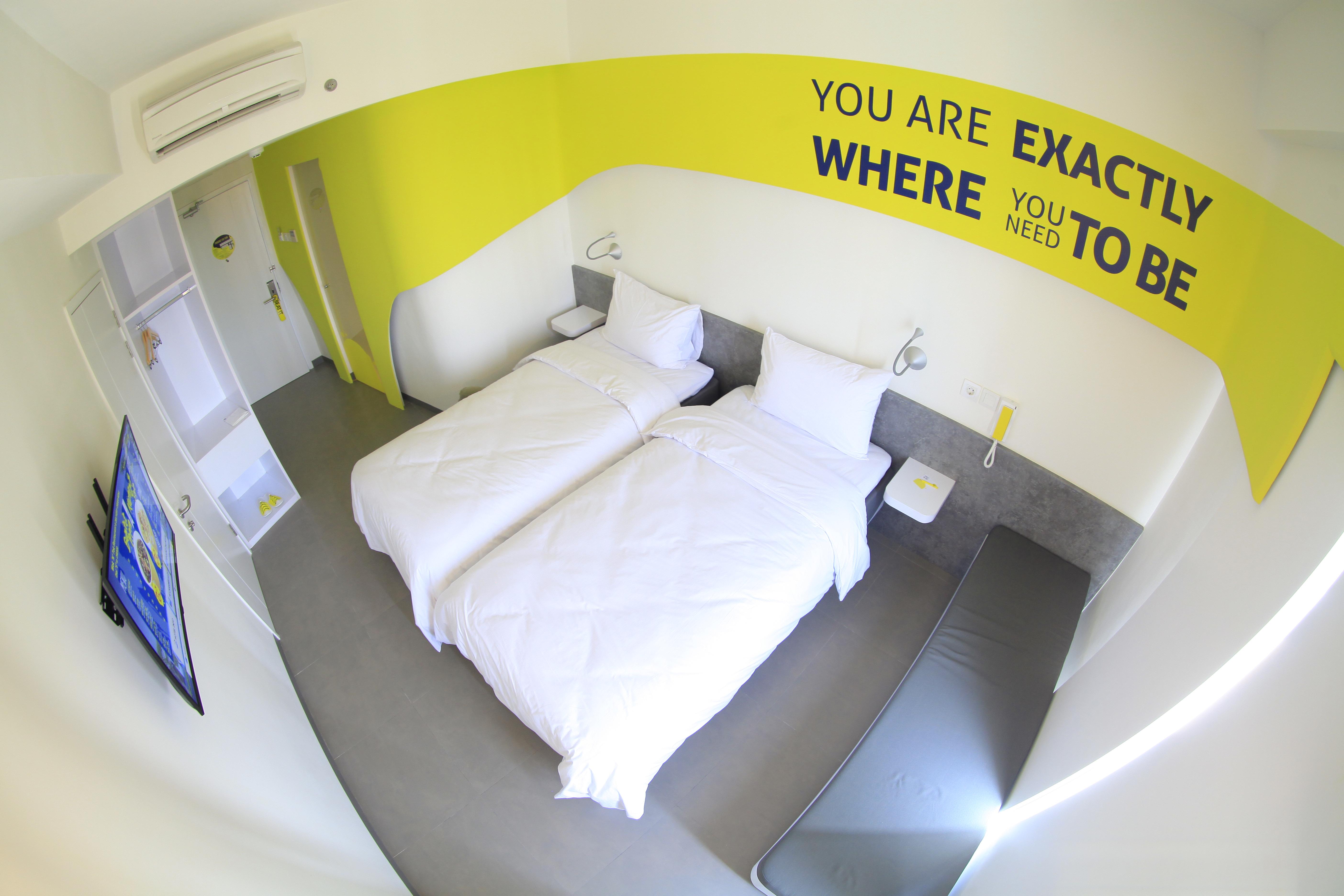 Yello Hotel Jemursari Сурабая Экстерьер фото