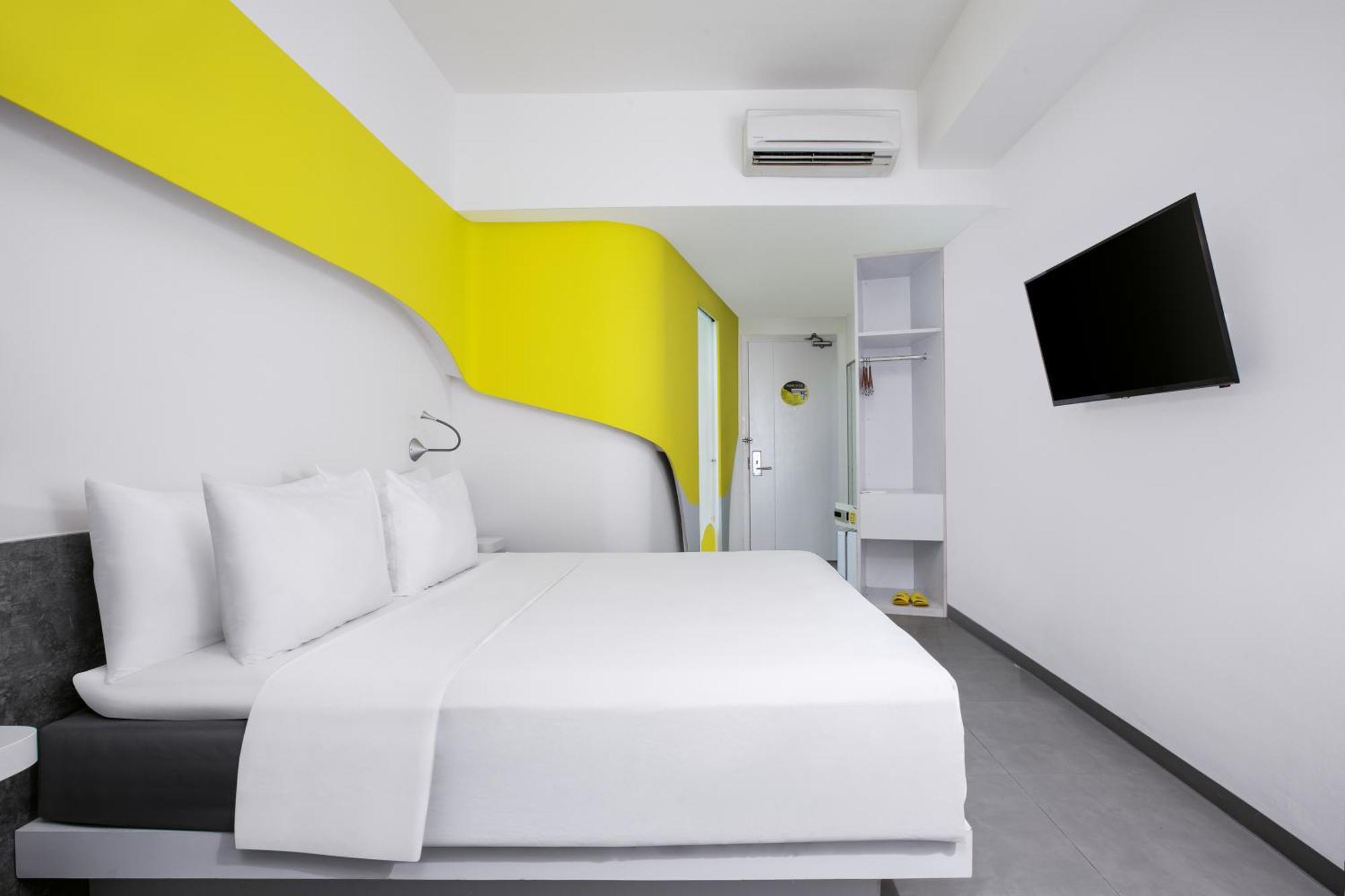 Yello Hotel Jemursari Сурабая Экстерьер фото